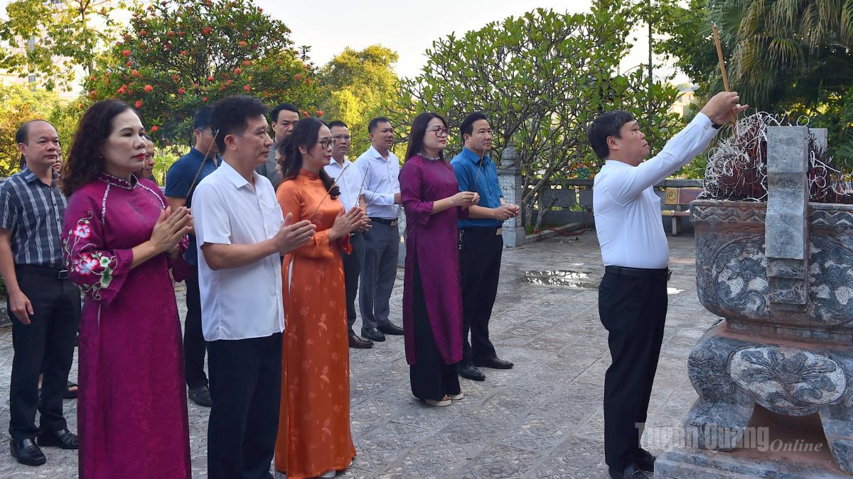 Báo và phát thanh, truyền hình Tuyên Quang dâng hương tưởng nhớ Chủ tịch Hồ Chí Minh