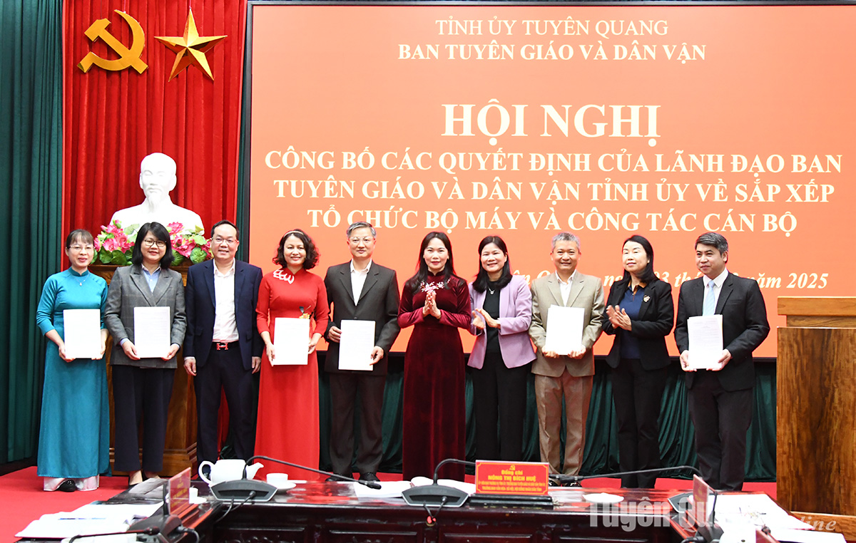 Ban Tuyên giáo và Dân vận Tỉnh uỷ công bố các quyết định về sắp xếp tổ chức bộ máy và công tác cán bộ