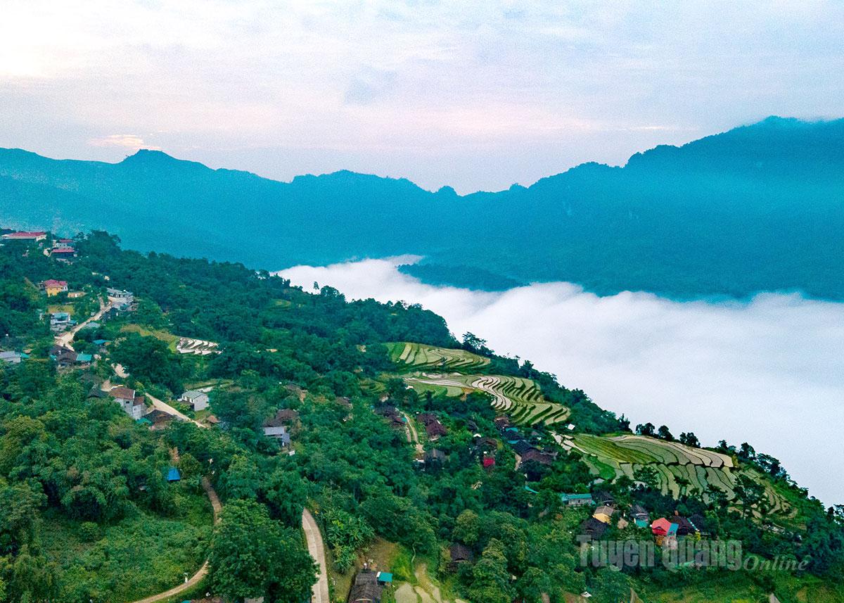 Bồng bềnh “biển mây” Hồng Thái