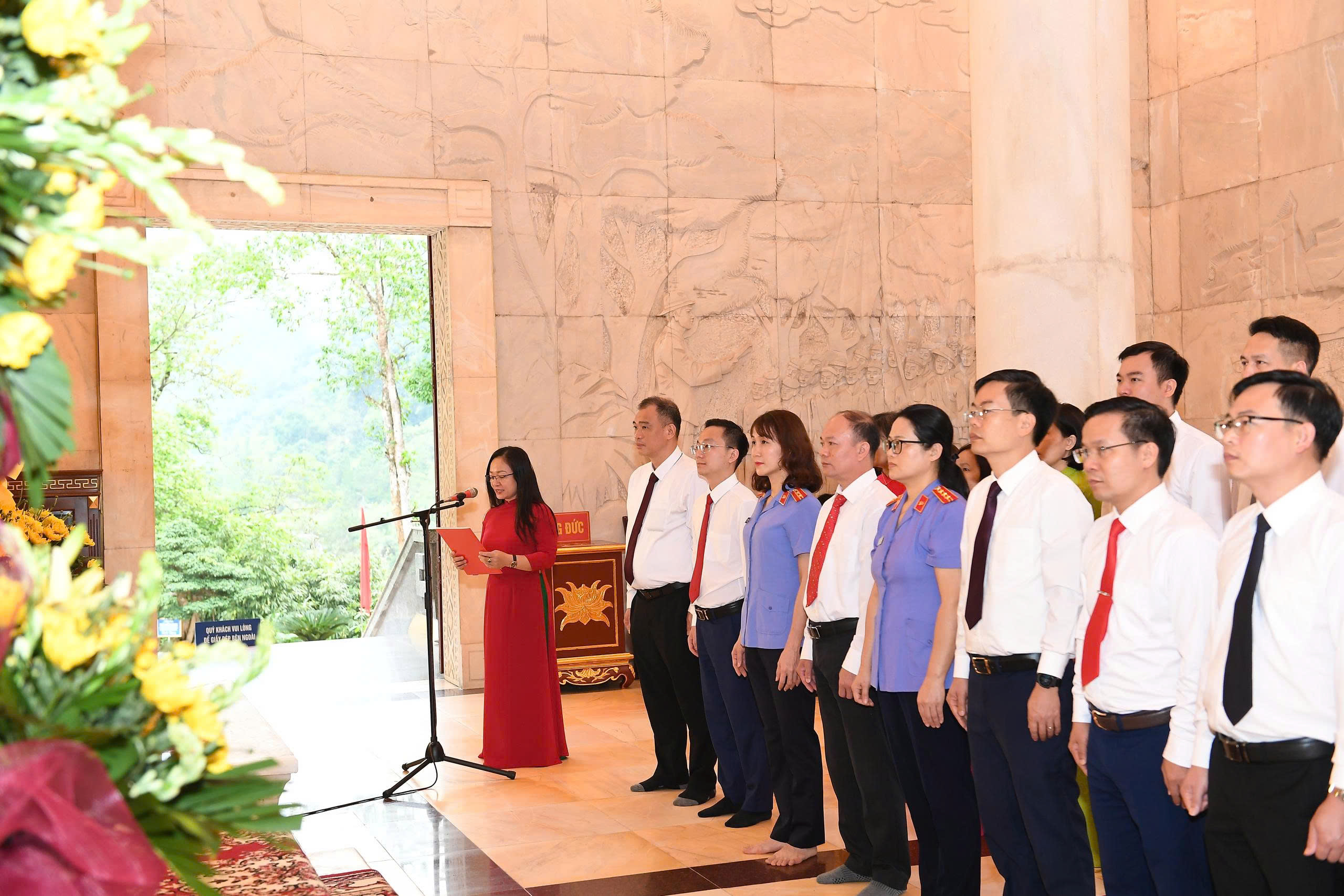 Lễ báo công dâng Chủ tịch Hồ Chí Minh tại Đền thờ Bác Hồ tại Khu Di tích quốc gia đặc biệt Pác Bó (Cao Bằng)